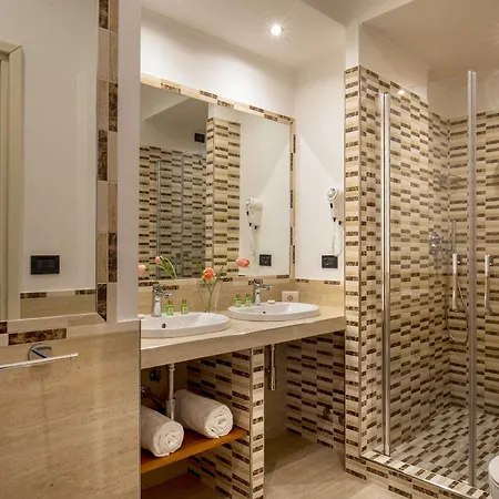 لا ريزيدنتسا فندق 4*