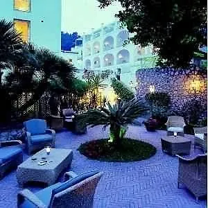 拉瑞泽顿扎酒店 酒店
